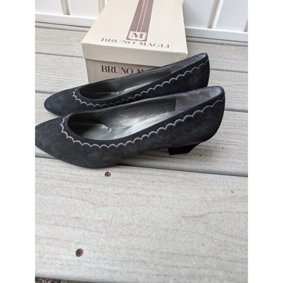 Bruno Magli Lisbon Black Suede Kitten Heel Pumps Size 9B Made in Italy w/ Box - Picture 4 of 5